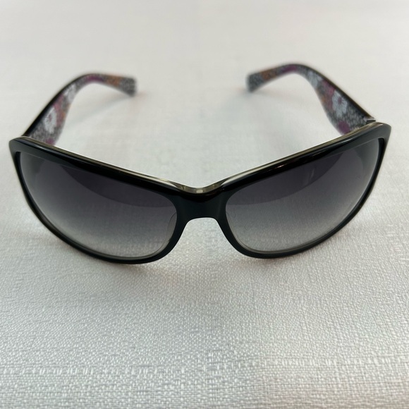 Coach Sarah (S437) Black Sunglasses - Picture 16 of 16